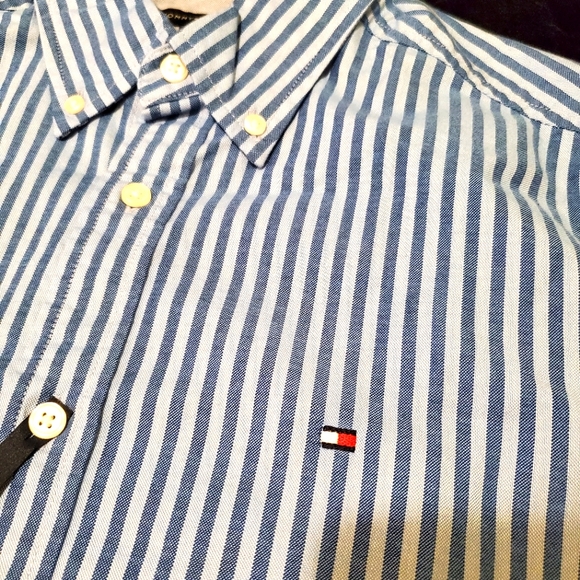 (SOLD) Tommy Hilfiger Men's Casual Dress Shirt - Picture 2 of 4